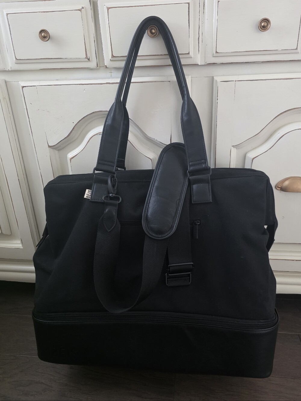 Béis The Weekender Bag In Classic Black
